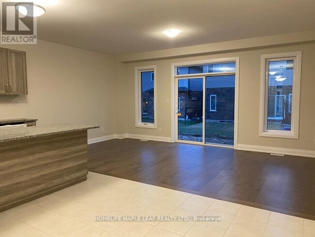 Photo - 237 Sedgewood St