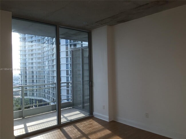 Photo - 690 SW 1st Ct Unidad 2122