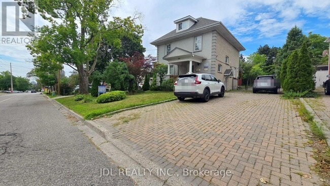 Photo - 110 Church St S