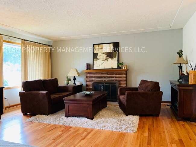 Photo - 13924 E Burnside St