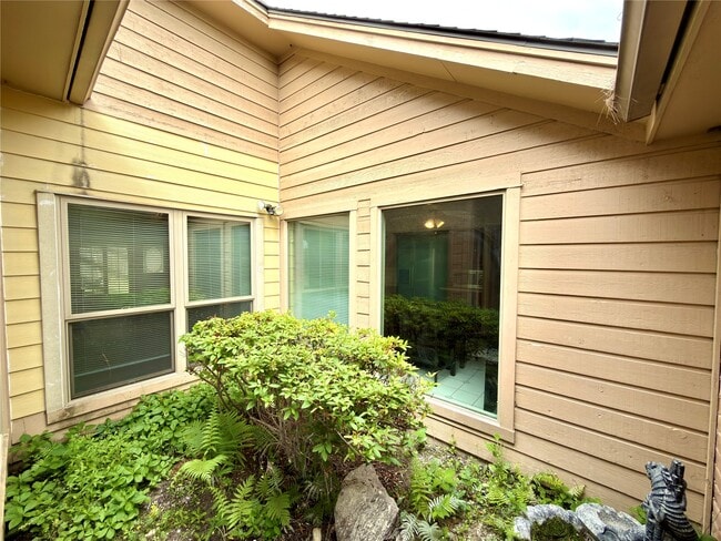 Photo - 14834 Charlmont Dr