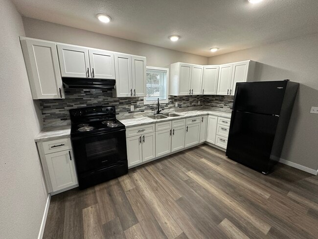 Building Photo - 509 West 1st Street Unit 1