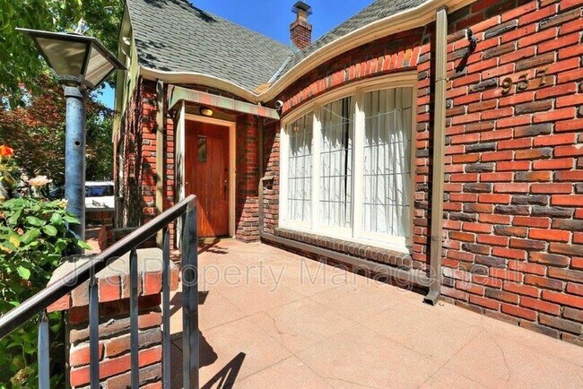 937 Sonoma Way