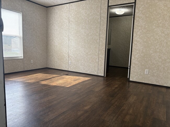 Photo - 503 Blakley Dr