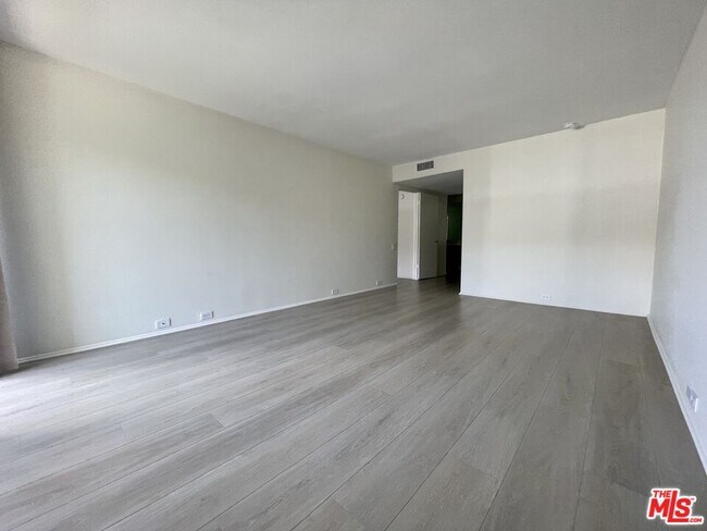 Photo - 261 E La Verne Way Unit L