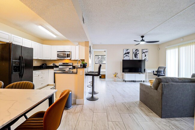 Building Photo - 450 Palm Cir W Unit 106