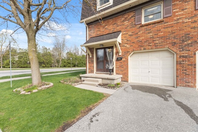 Photo - Gorgeous 3 Bedroom Townhome in Pondmills
