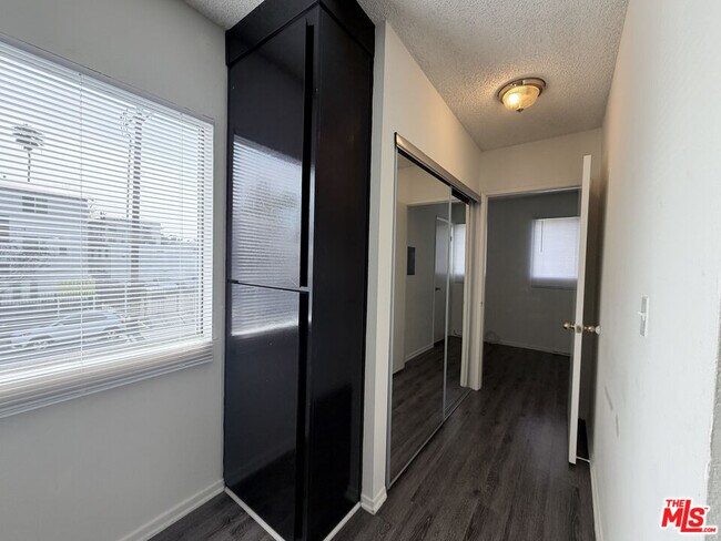 Photo - 1137 W 36th Pl Unit 6