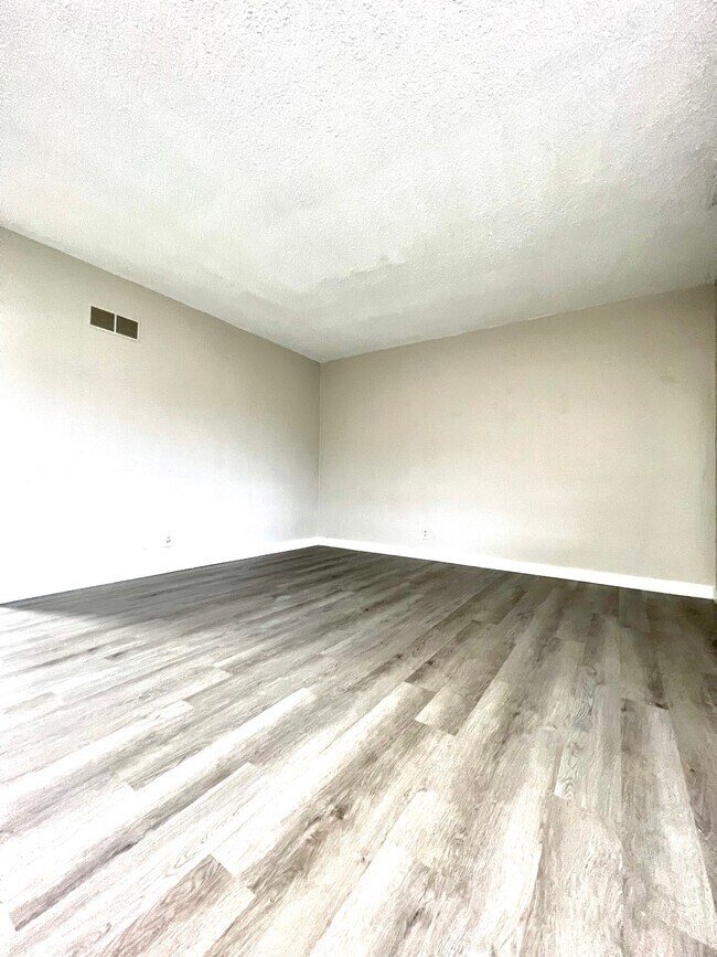 Photo - Yorkport Apartments