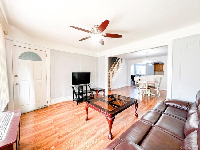 Photo - 32-59-59 46th St