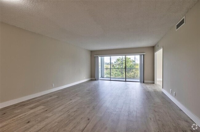 Building Photo - 2800 N Palm Aire Dr Unit 401 Rental