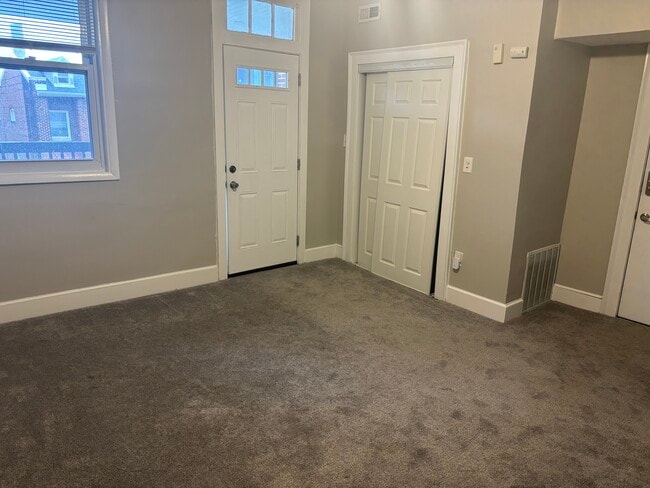Livingroom - 2440 Callow Ave Unit 2nd Floor