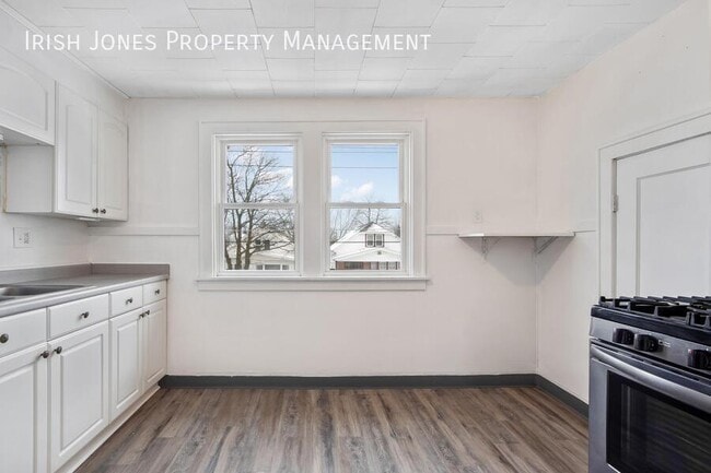 Photo - 2 Rowland Ave Unit Apt. 2