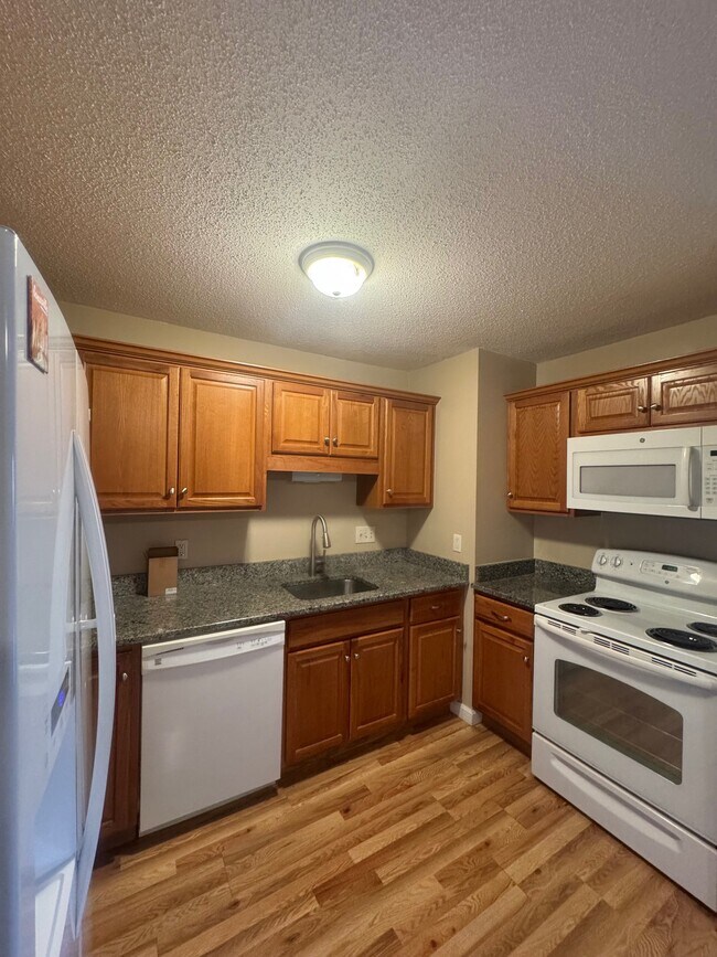 Photo - 474 Broadway Unit 28