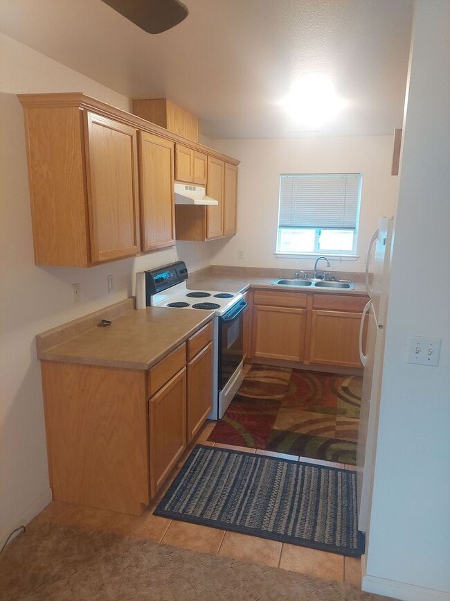 Photo - Nice unit with 2 car garage