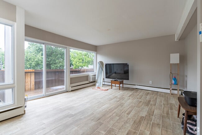 2BR, 1BA - 850SF - Large Balcony - Living/Dining Room - 832 Packard St