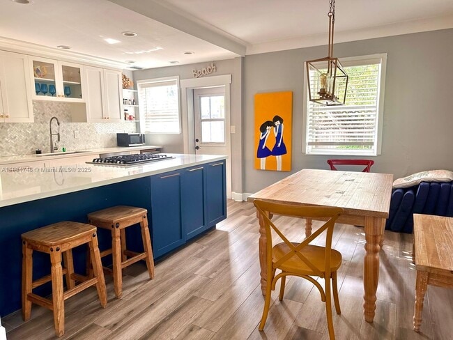 Photo - 242 SW 20th St
