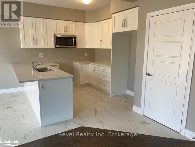 Photo - 1050 Wright Dr