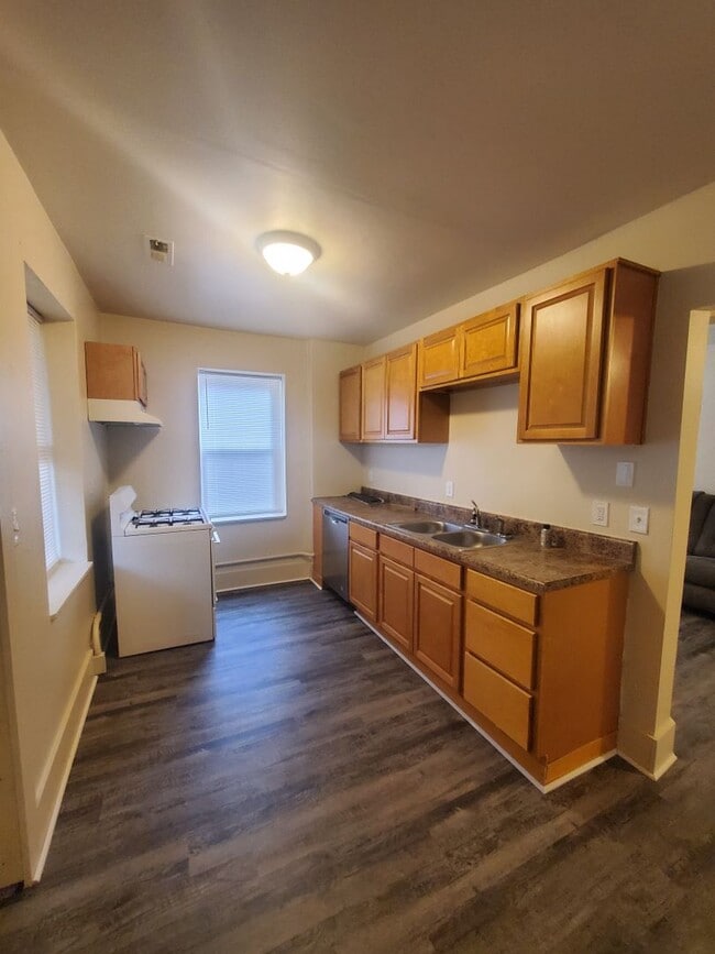 420 W 31st St Unit 3