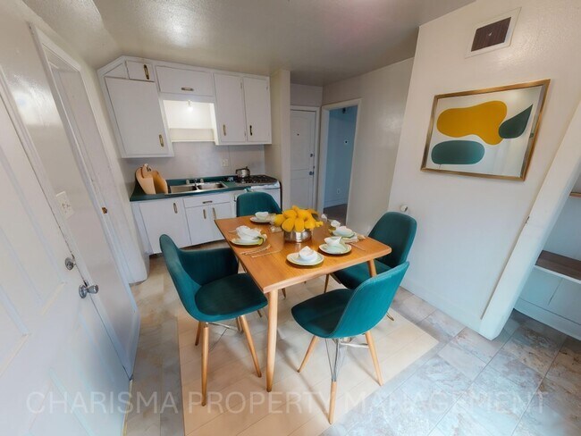 Photo - 817 W 15th St