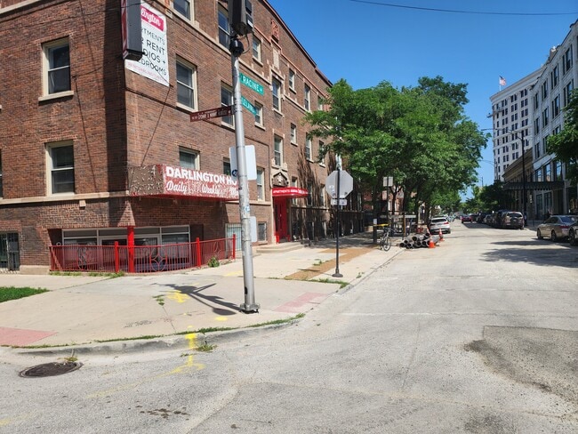 Building Photo - 4700 N Racine Ave Unit 312