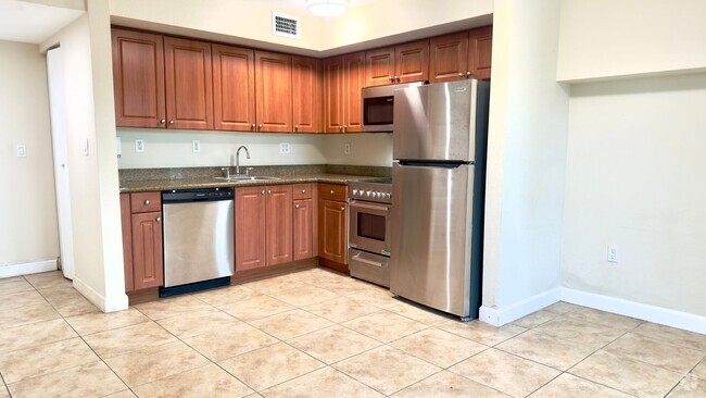 Building Photo - Beachside One Bedroom Condo with Parking a...