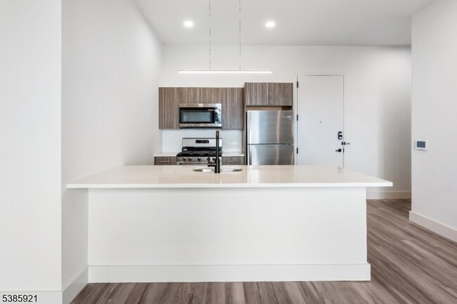Building Photo - 55 Washington St Unit 2J Rental
