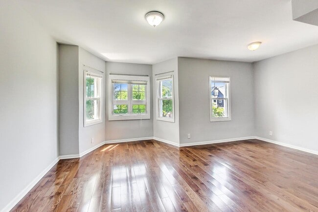 Photo - 1725 N Kedzie Ave