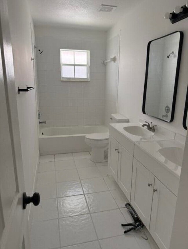Photo - 1046 Goldenrod Rd