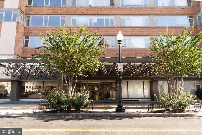 Building Photo - 1545 18th St NW Unit 409 Rental