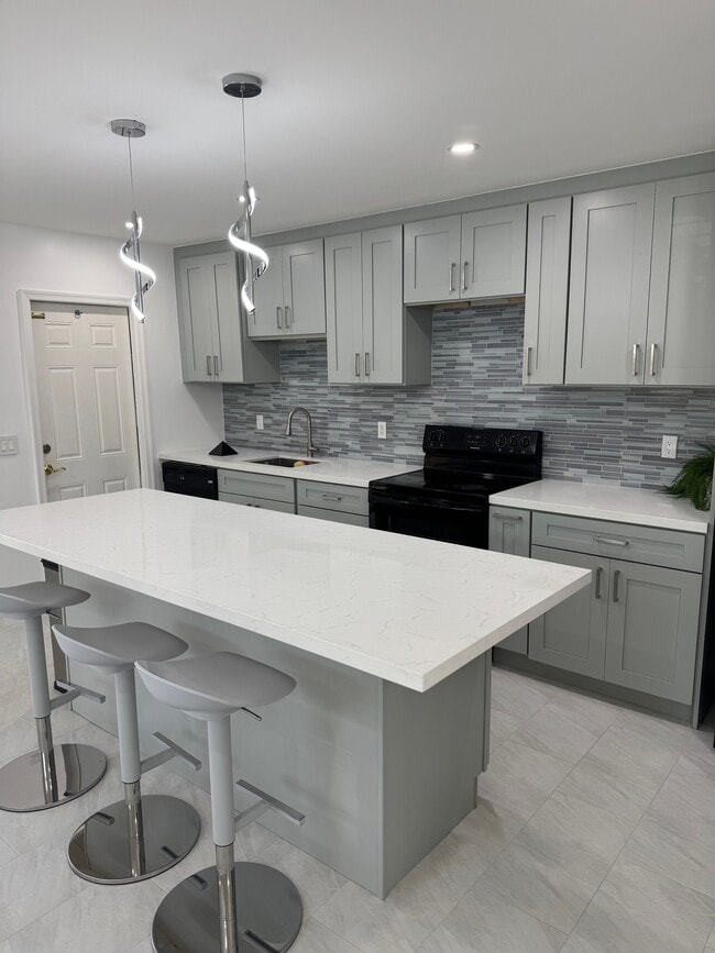 Building Photo - 412 SE 21st Ave Unit # B