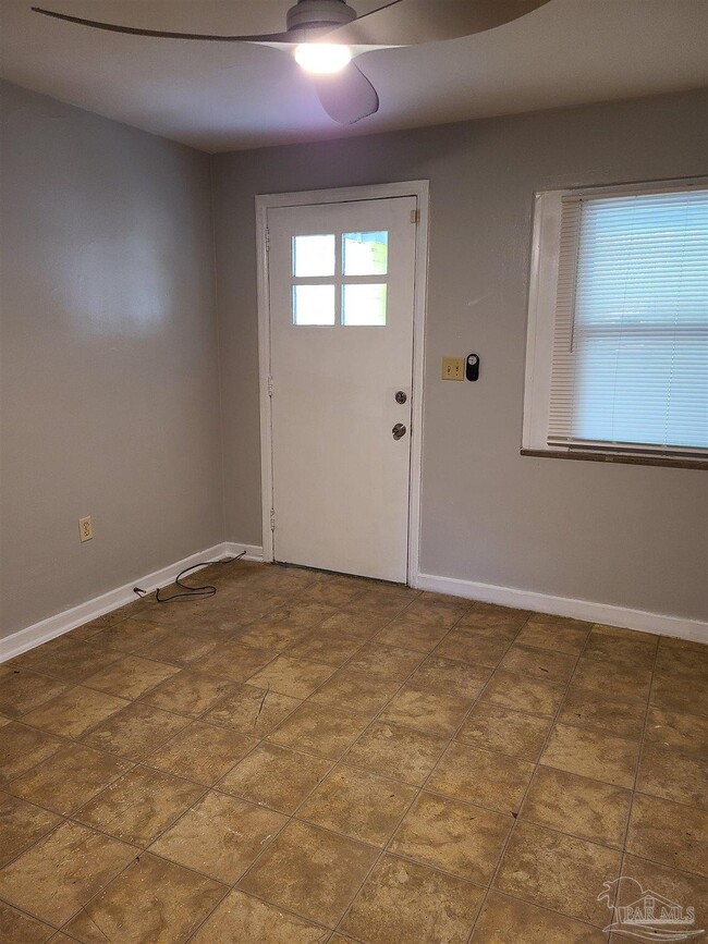 Photo - 104 Ellinor Ct
