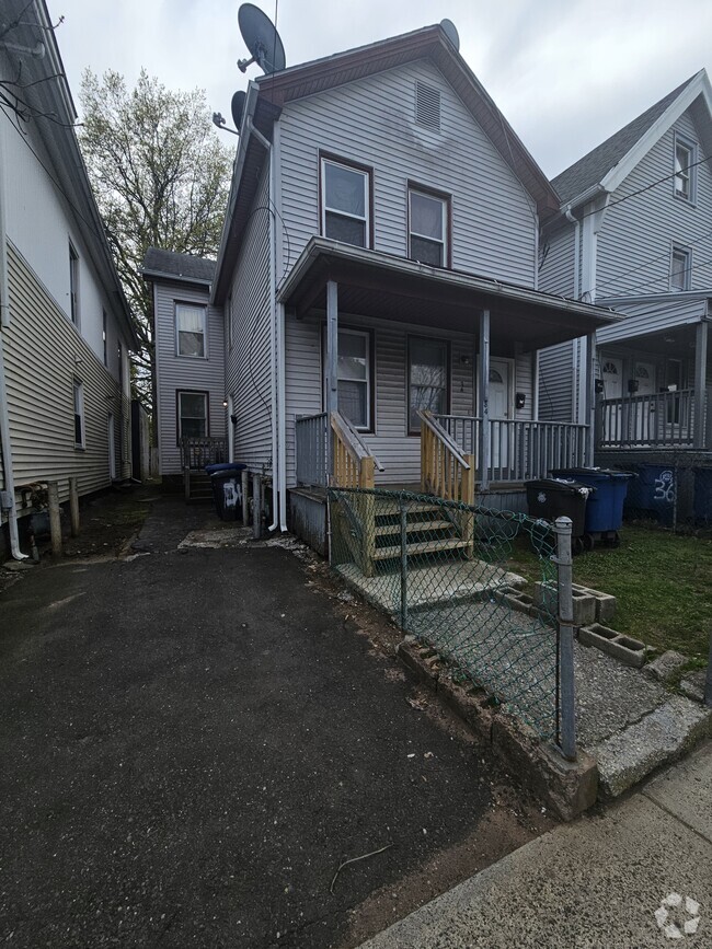 Building Photo - 34 Hallock St Unit 1A1 Rental