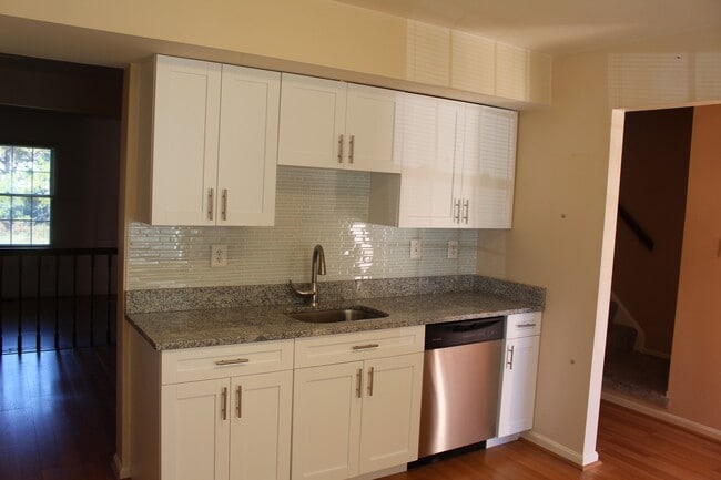 Photo - 3 Level 3 + 3.5 Ba w/2 BRAND NEW BATHROOM...