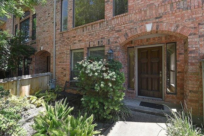 Building Photo - 2717 La Branch St Rental