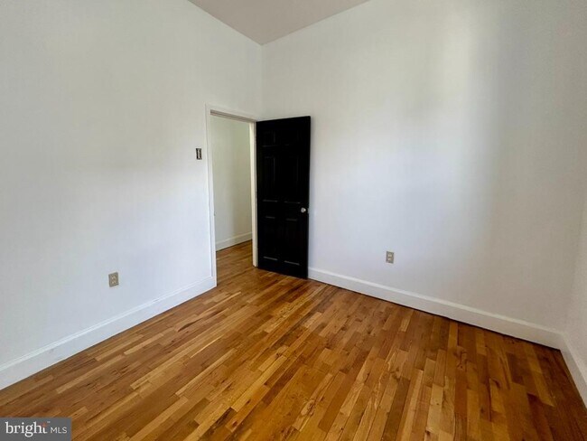 Photo - 2823 W Girard Ave Unit 2R