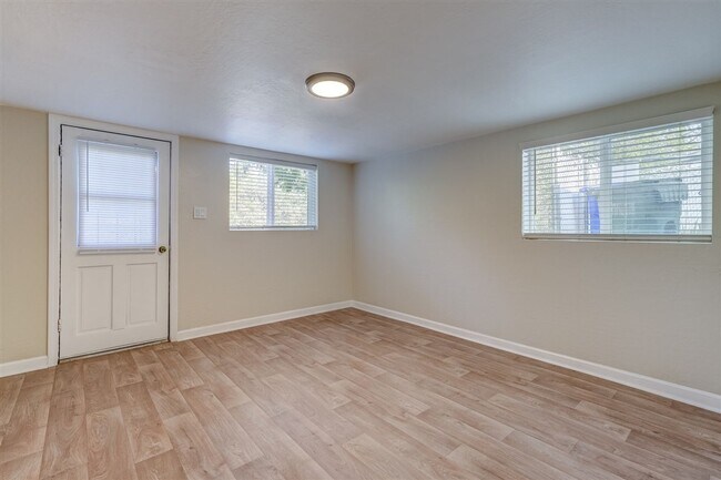 237 S Hardin St Unidad B