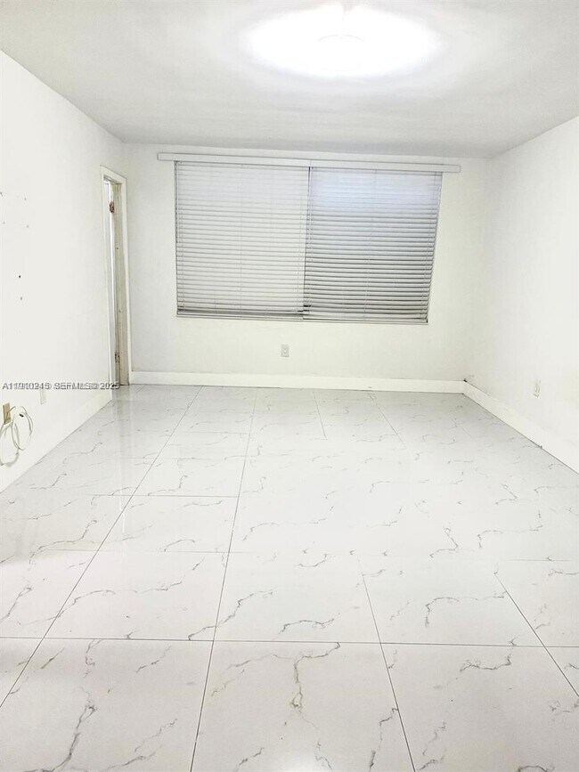 Photo - 1401 NE 191st St Unidad D201