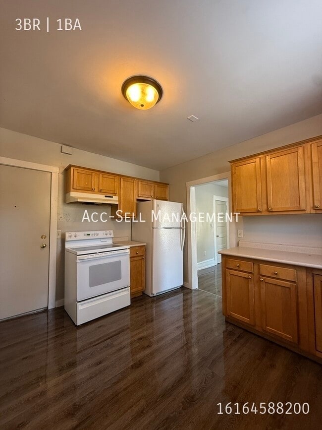 Photo - 956 Adams St SE