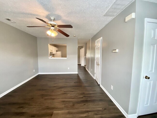 Photo - Well Maintained 2 Bedroom Townhome!