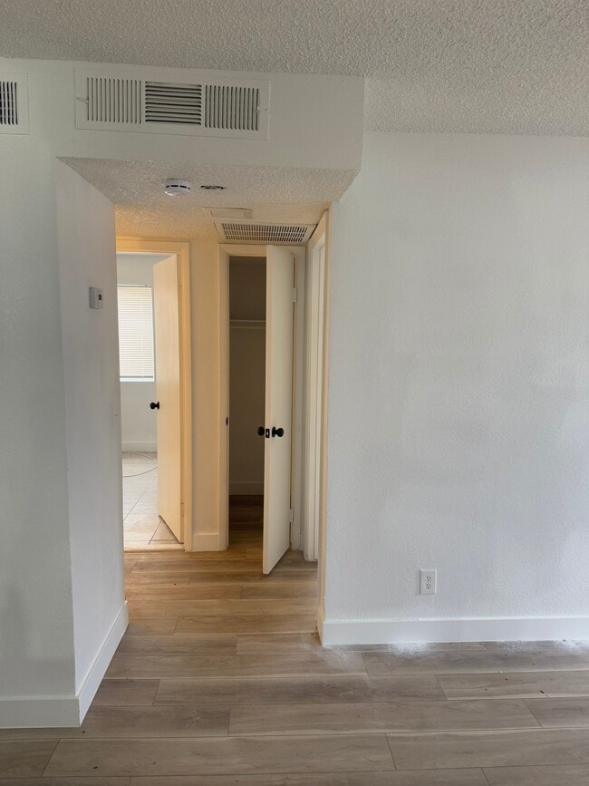 Photo - 909 Staffordshire Cir Unit B