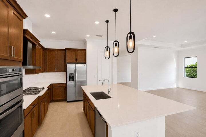 Photo - 19411 Broad Shore Walk
