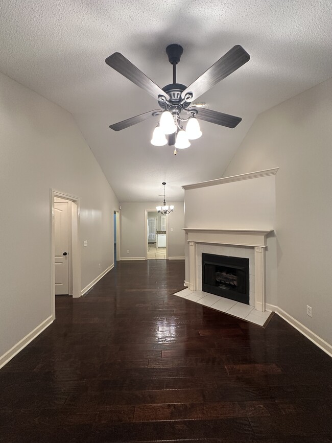 Photo - 722 Hobbs Rd SE