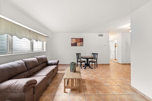 Photo - 1614 West Ave Unit 206
