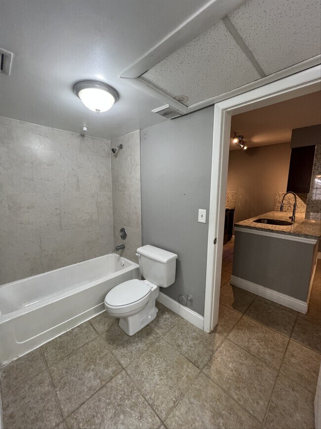 2803 N Oakland Forest Dr Condo Unit 103 Condo for Rent in Oakland