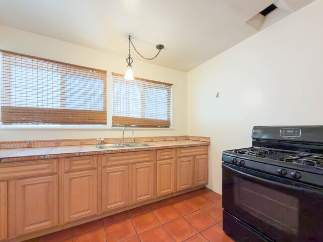Photo - 11926 Magnolia Blvd Unit 11928