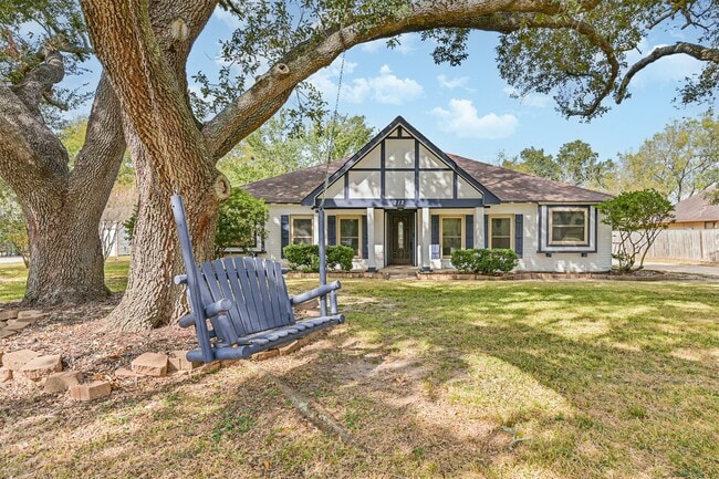 Photo - 212 E Castle Harbour Dr