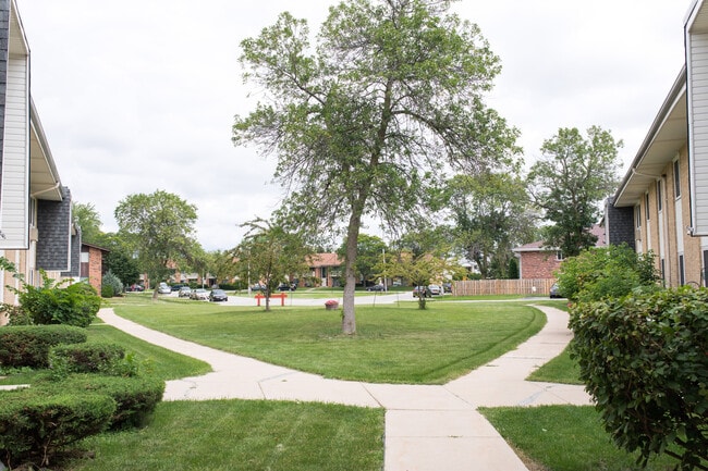 Photo - Spruce Court Apartment - Greenfield WI - C... Unit 4055-4