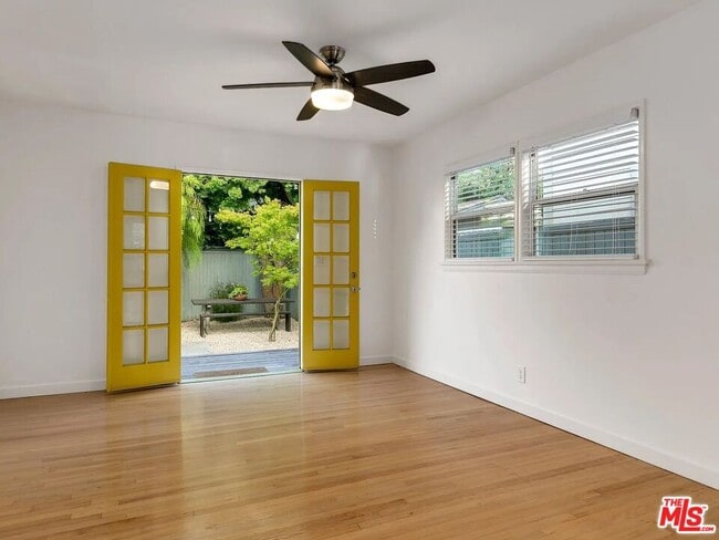 Photo - 906 Venezia Ave