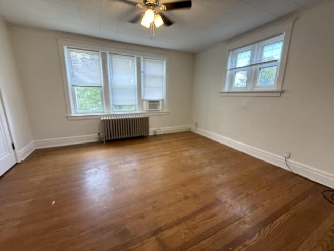Photo - Large 1 Bed unit close to parks, great architecture and very walkable Unidad 2E